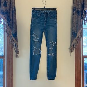AEO 0 Short Hi-Rise Jegging. Blue. Distressed